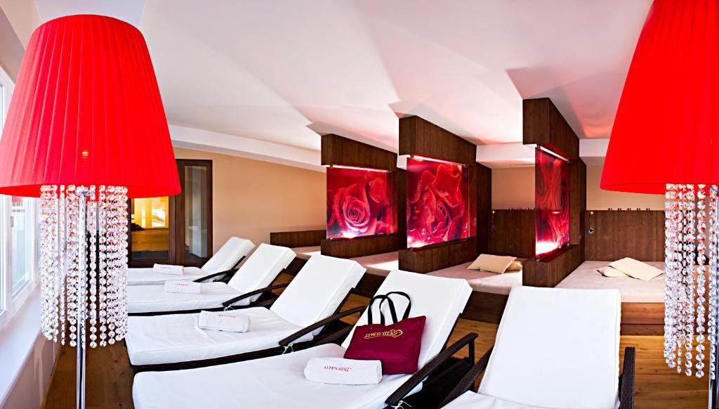 Alpen-Herz Romantik & Spa - Adults Only 라디스 외부 사진